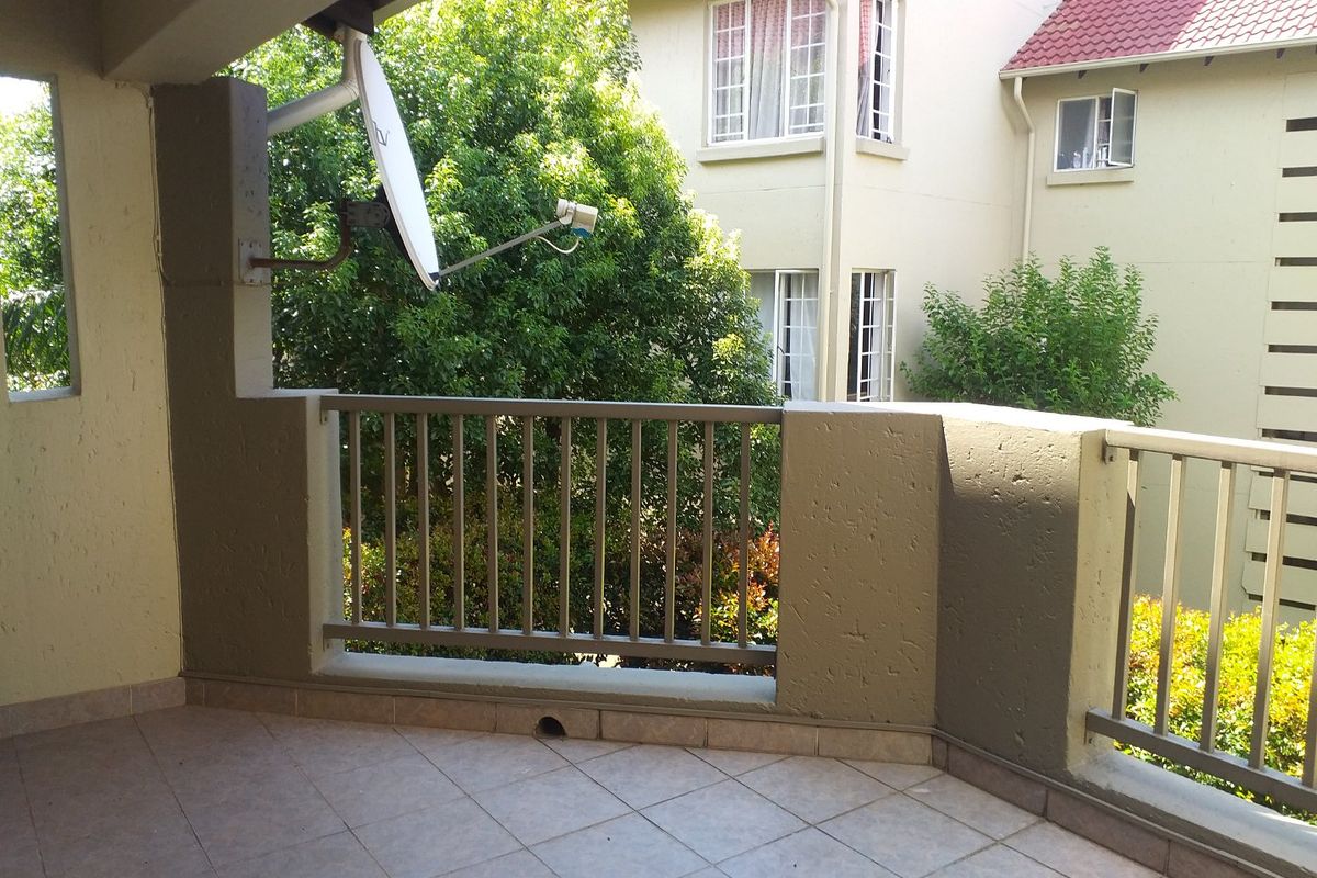 Paulshof : 2 Bedroom Apartment for Rent : Occupation Immediately or 1 January 2026 - Photo 3