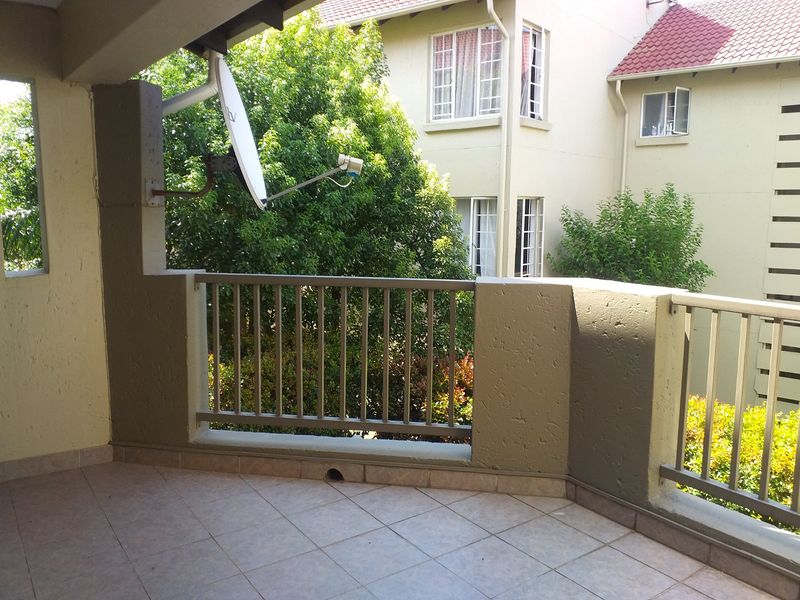Paulshof : 2 Bedroom Apartment for Rent : Occupation Immediately or 1 January 2026 - Photo 3