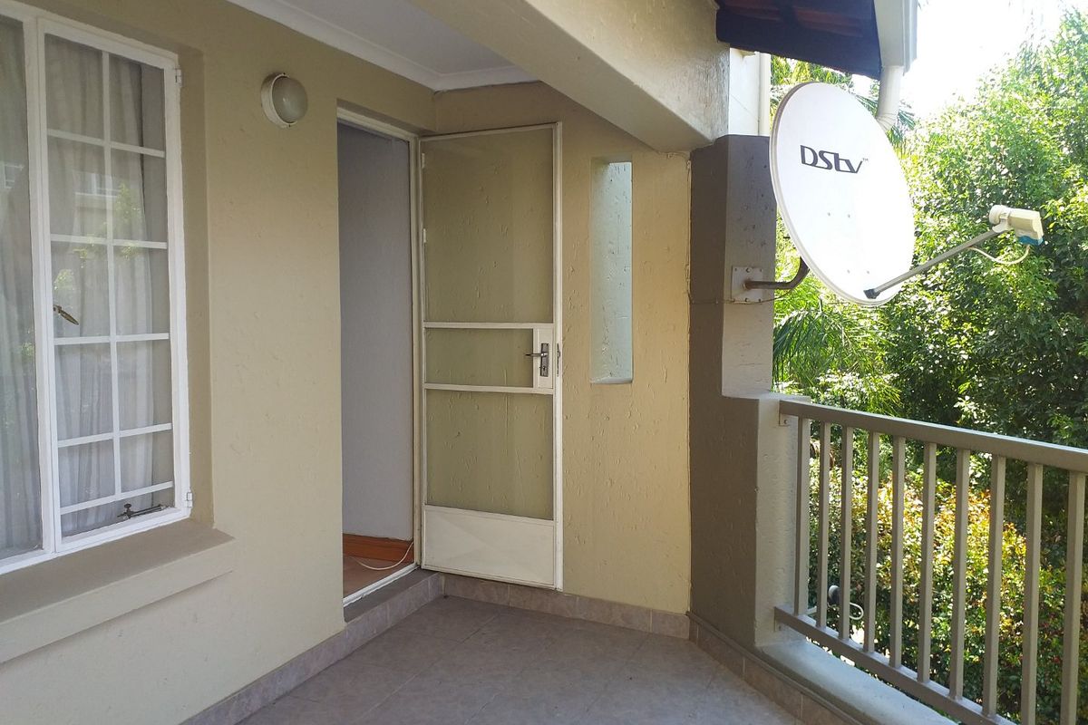 Paulshof : 2 Bedroom Apartment for Rent : Occupation Immediately or 1 January 2026 - Photo 2