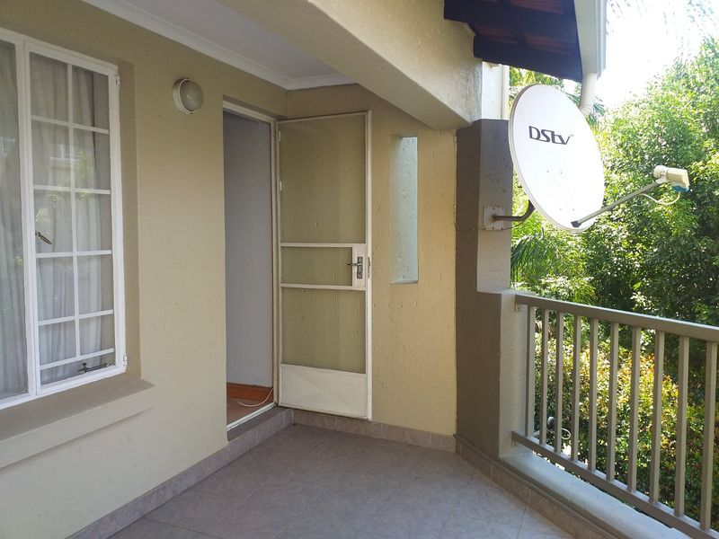 Paulshof : 2 Bedroom Apartment for Rent : Occupation Immediately or 1 January 2026 - Photo 2