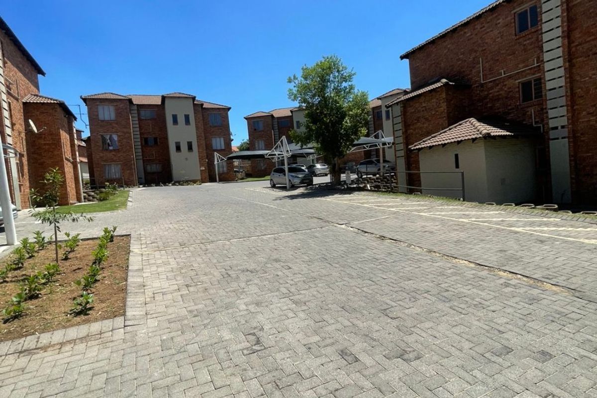 TWO BEDROOMS AND TWO BATHROOMS - Photo 4