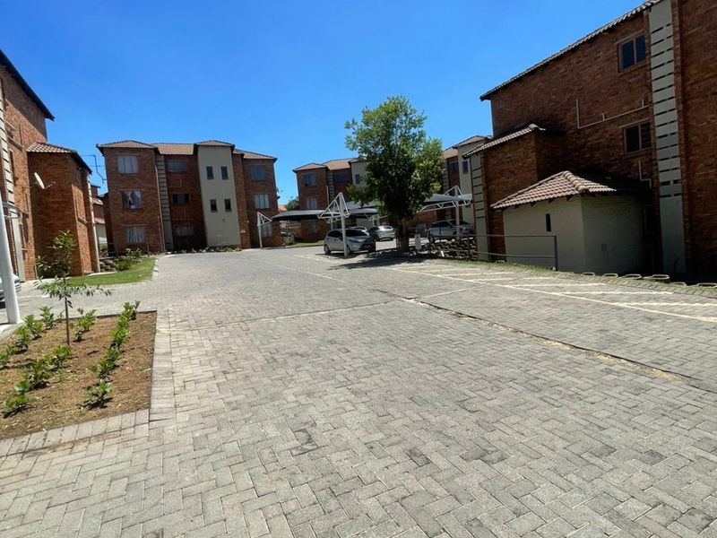 TWO BEDROOMS AND TWO BATHROOMS - Photo 4