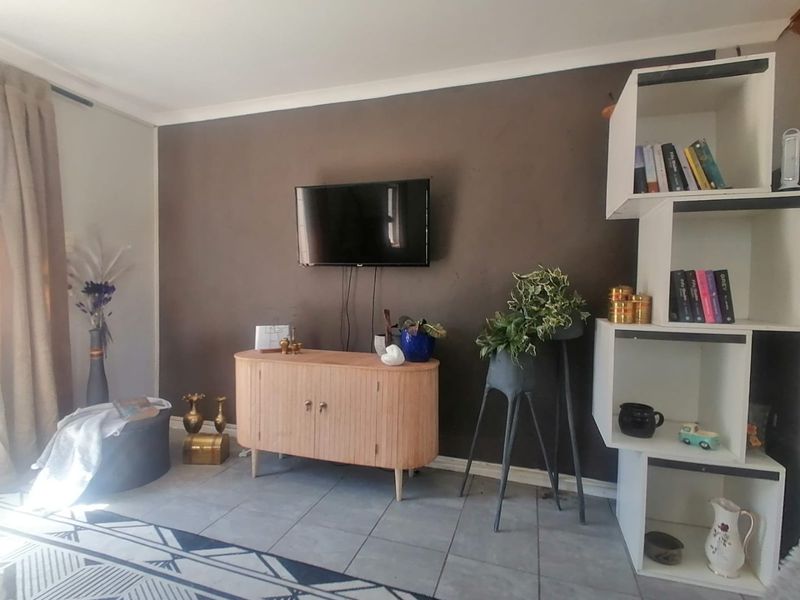 2 bedroom Home - Photo 4