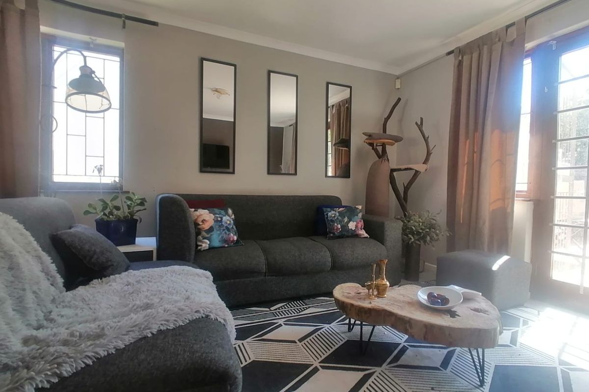 2 bedroom Home - Photo 2