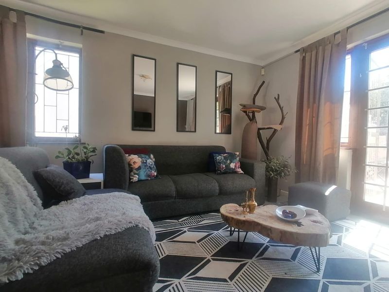 2 bedroom Home - Photo 2