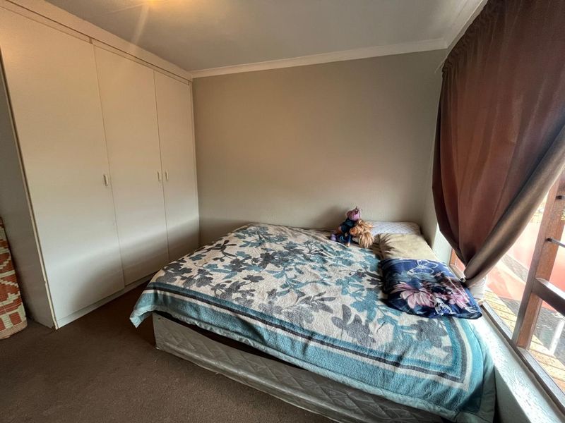 Spacious 2-Bedroom Simplex with Study and Modern Kitchen - Photo 10