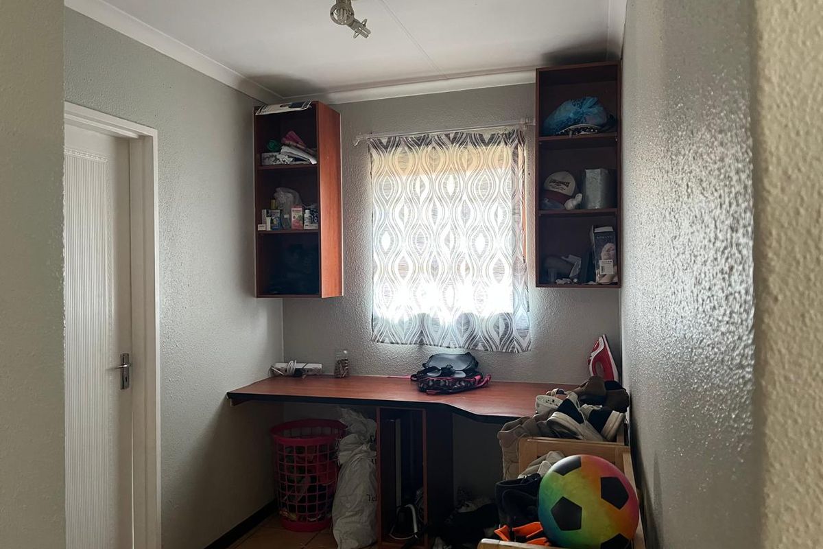 Spacious 2-Bedroom Simplex with Study and Modern Kitchen - Photo 5