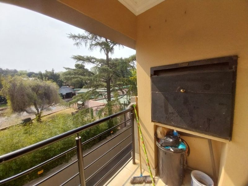 Modern 2-Bedroom Duplex with 24-Hour Security & Stylish Finishes - Photo 4