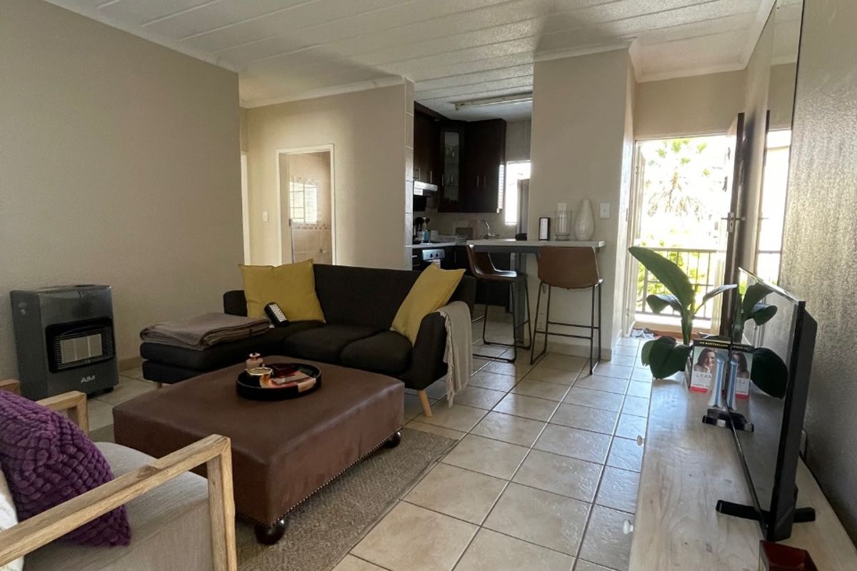 Cozy 2-Bed Flat with Modern Comforts - Photo 2