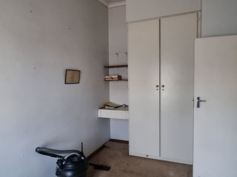 Comfortable 2-Bedroom Duplex in Secure Pet-Friendly Complex - Photo 4