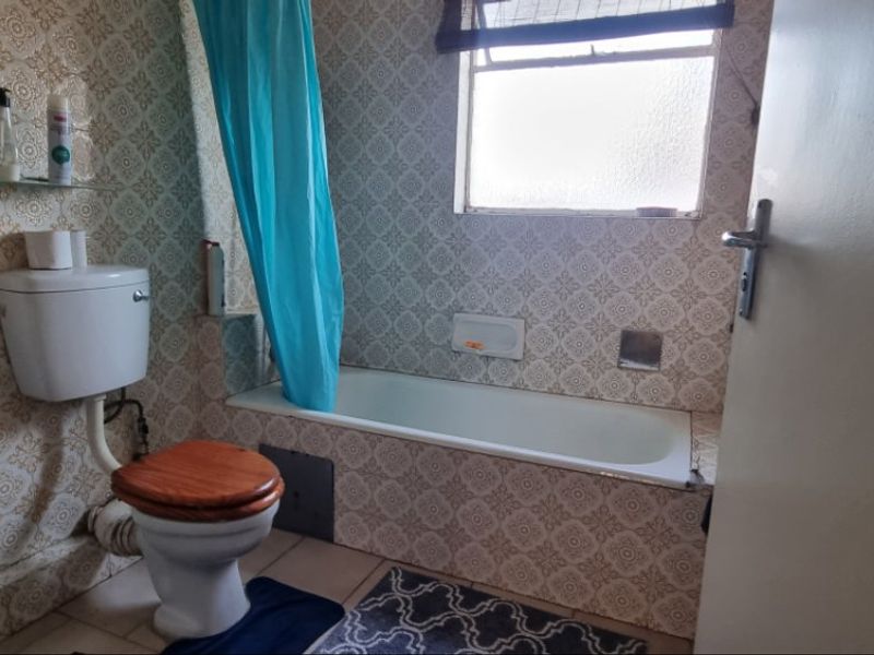 Comfortable 2-Bedroom Duplex in Secure Pet-Friendly Complex - Photo 6