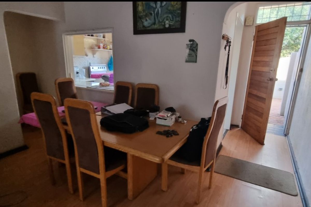 Comfortable 2-Bedroom Duplex in Secure Pet-Friendly Complex - Photo 5