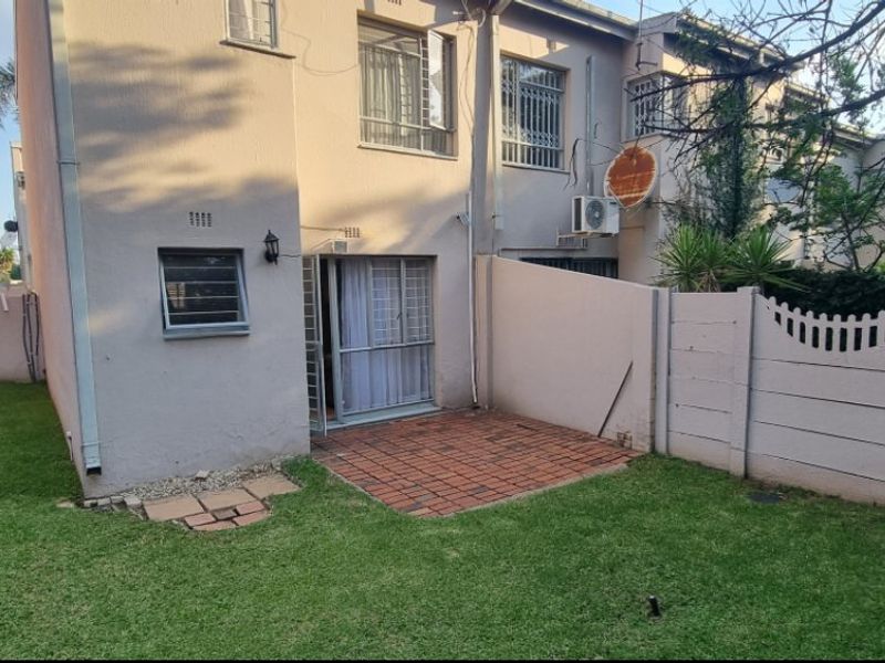 Comfortable 2-Bedroom Duplex in Secure Pet-Friendly Complex - Photo 1