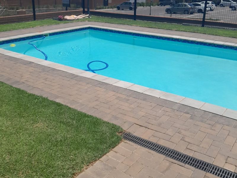 "Modern 1-Bed Flat: Comfort & Convenience!" - Photo 2