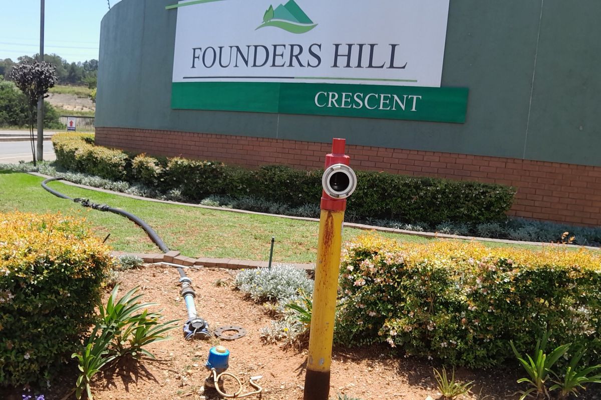 "Modern 1-Bed Flat: Comfort & Convenience!" - Photo 4