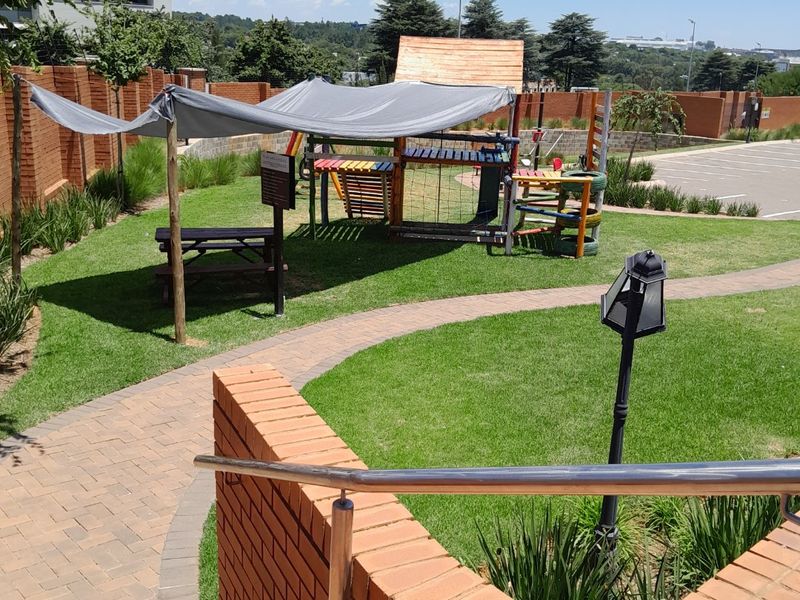 "Modern 1-Bed Flat: Comfort & Convenience!" - Photo 3