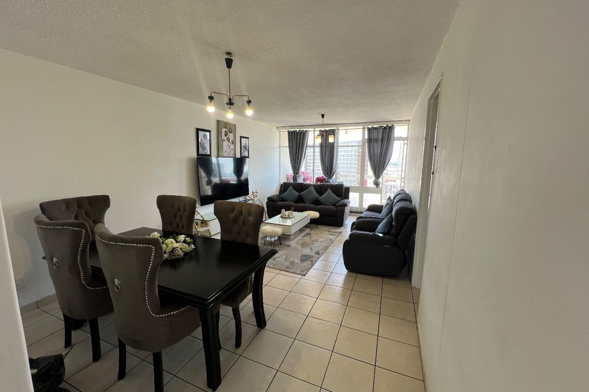 Spacious 2-Bedroom Flat with Garden and Pool Access" - Photo 3