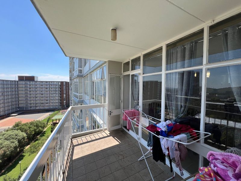 Spacious 2-Bedroom Flat with Garden and Pool Access" - Photo 6