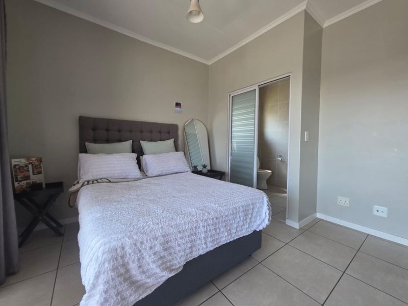 Modern 1-Bedroom Flat with Extended Balcony and Pool Access - Photo 10