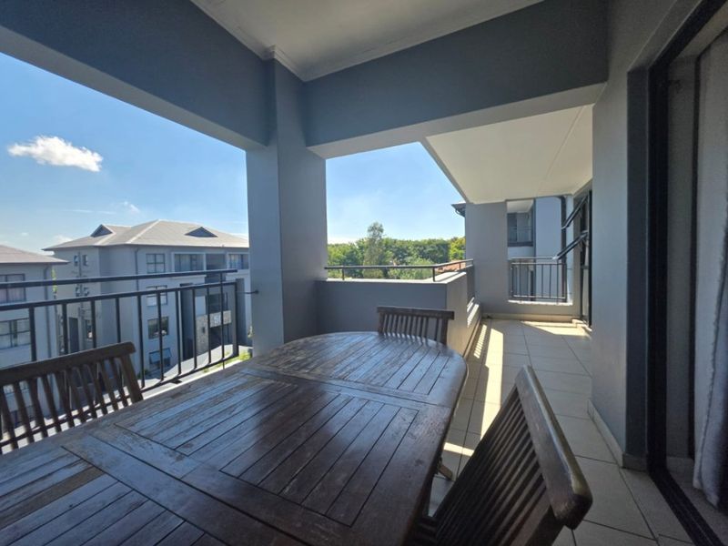 Modern 1-Bedroom Flat with Extended Balcony and Pool Access - Photo 7