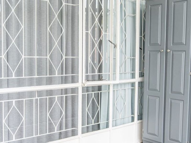 Spacious 2-Bedroom Flat with Garden and Great Security - Photo 8