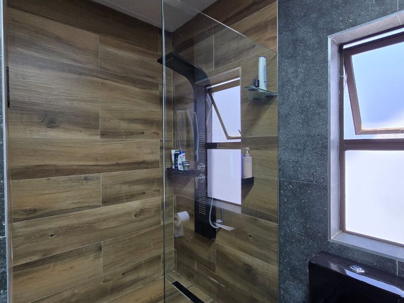Secure 2-Bedroom Townhouse in Estate Setting - Photo 2