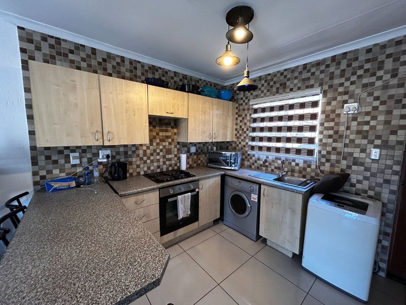 2 Bed Townhouse – Modern, Pet-Friendly Living with Great Amenities - Photo 10