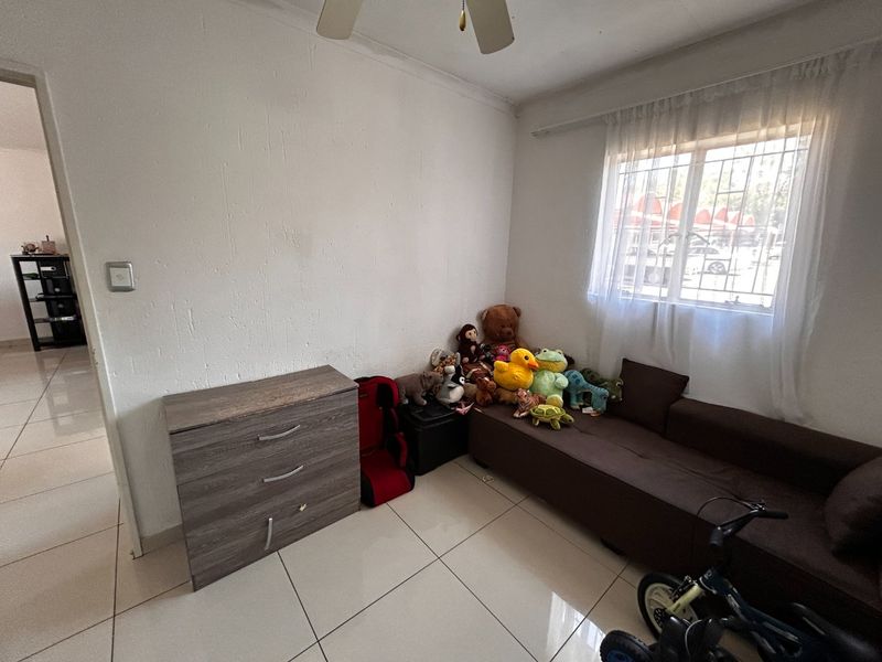 2 Bed Townhouse – Modern, Pet-Friendly Living with Great Amenities - Photo 8