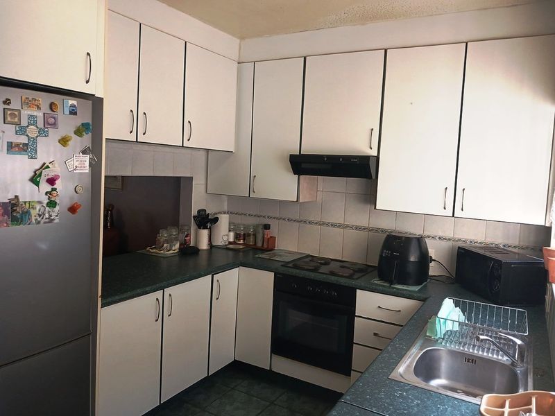 Neat and Spacious 2-Bedroom Duplex for Sale - Photo 3