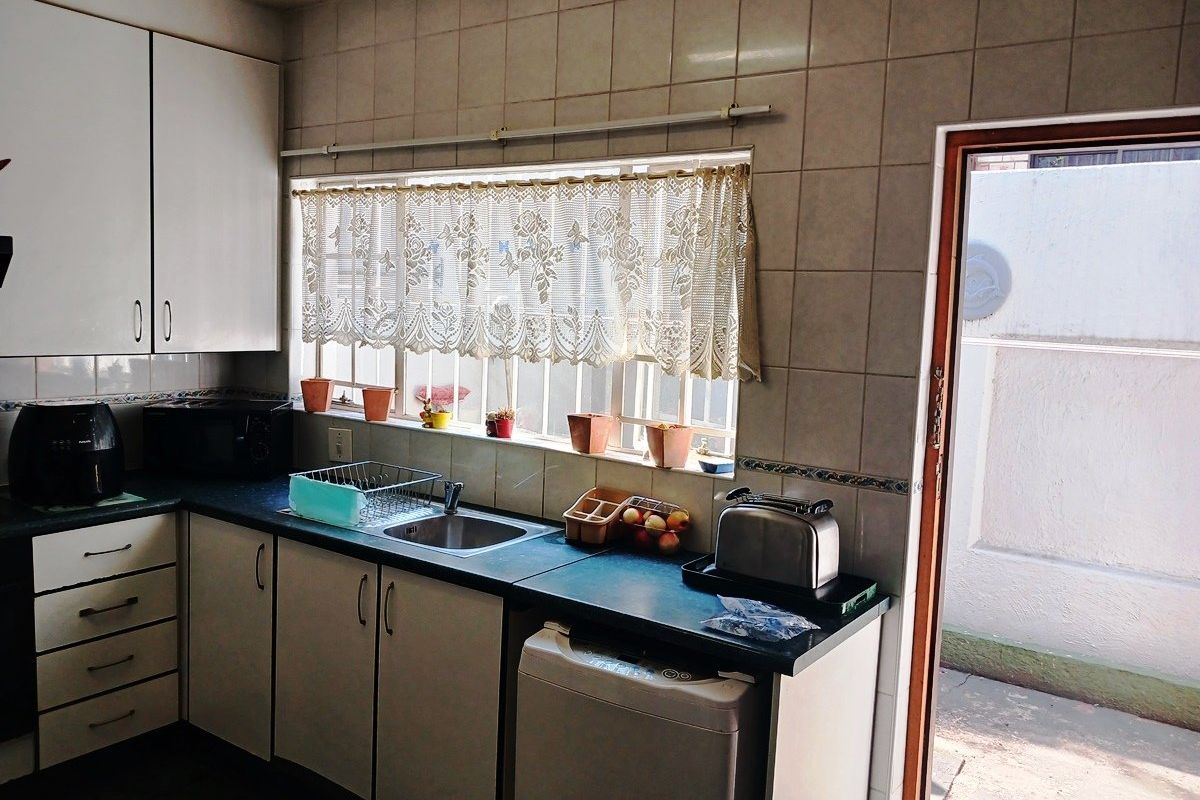 Neat and Spacious 2-Bedroom Duplex for Sale - Photo 5