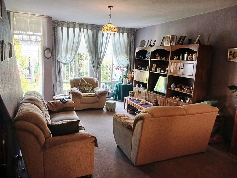 Neat and Spacious 2-Bedroom Duplex for Sale - Photo 10