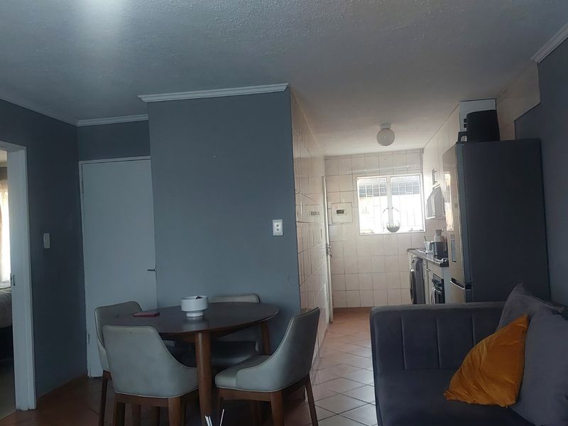 2 bedroom 1 bathroom Ground floor unit up for grabs  - Photo 5