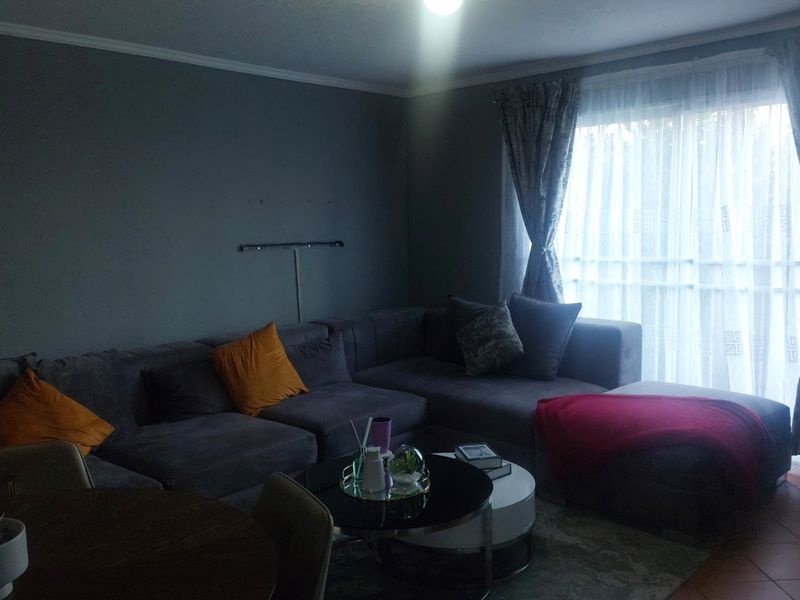 2 bedroom 1 bathroom Ground floor unit up for grabs  - Photo 9