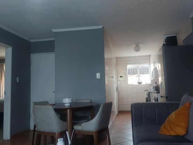 2 bedroom 1 bathroom Ground floor unit up for grabs  - Photo 8