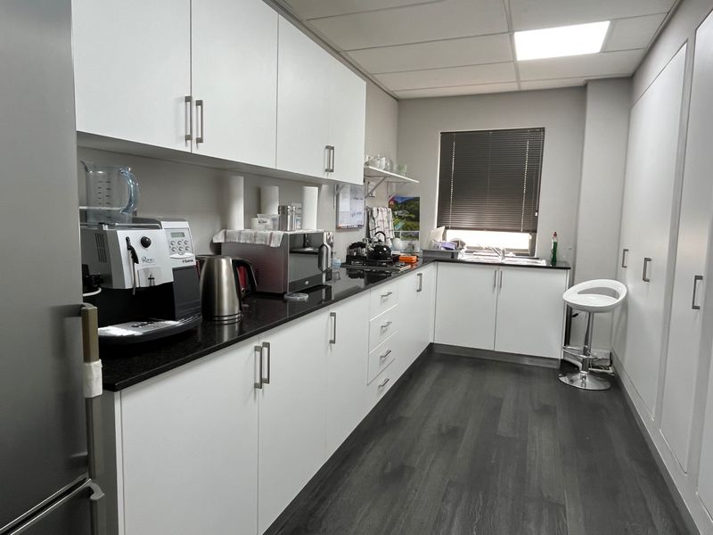 344m2 A-grade, office available FOR LEASE adjacent to the Kenilworth Race Course - Photo 8