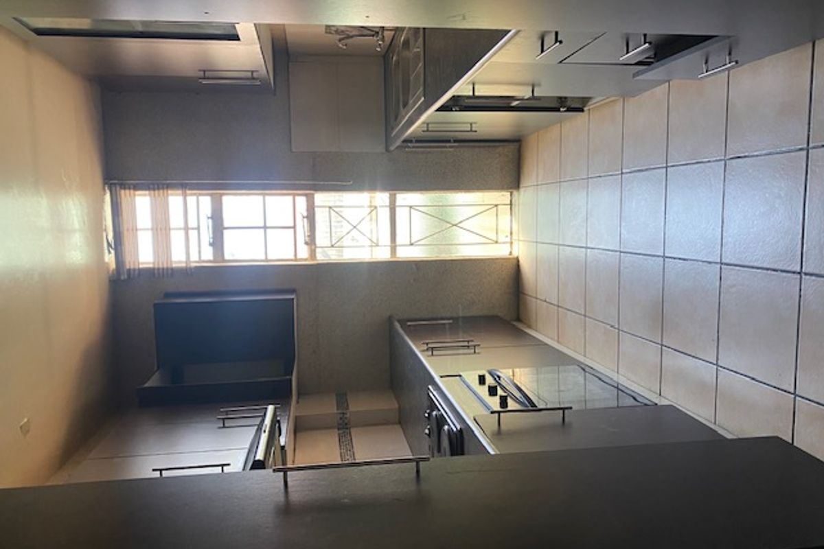 Ground Floor Apartment Sale in Regents Park - Photo 3