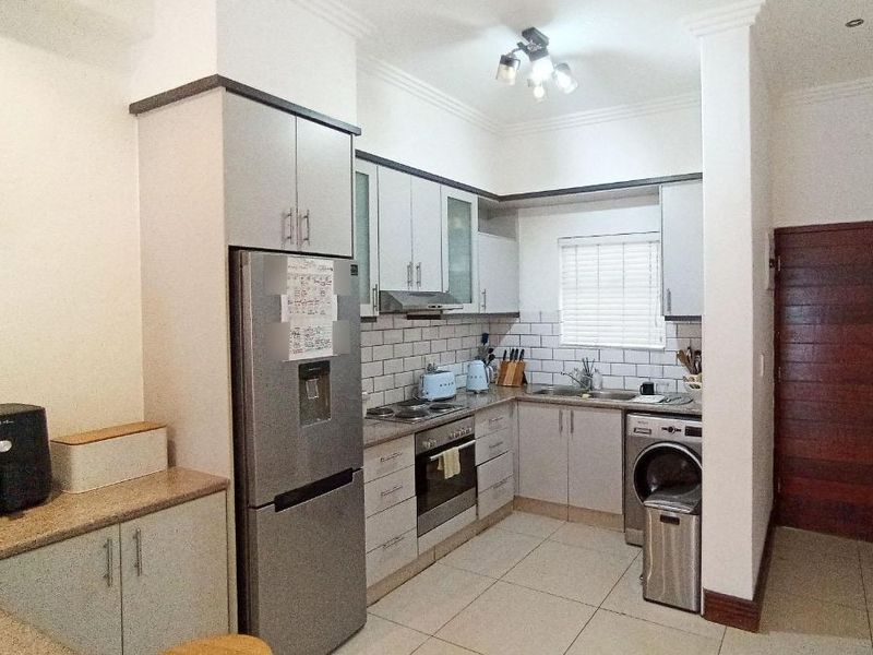 Luxury Apartment in Prime Umhlanga Location - Photo 3