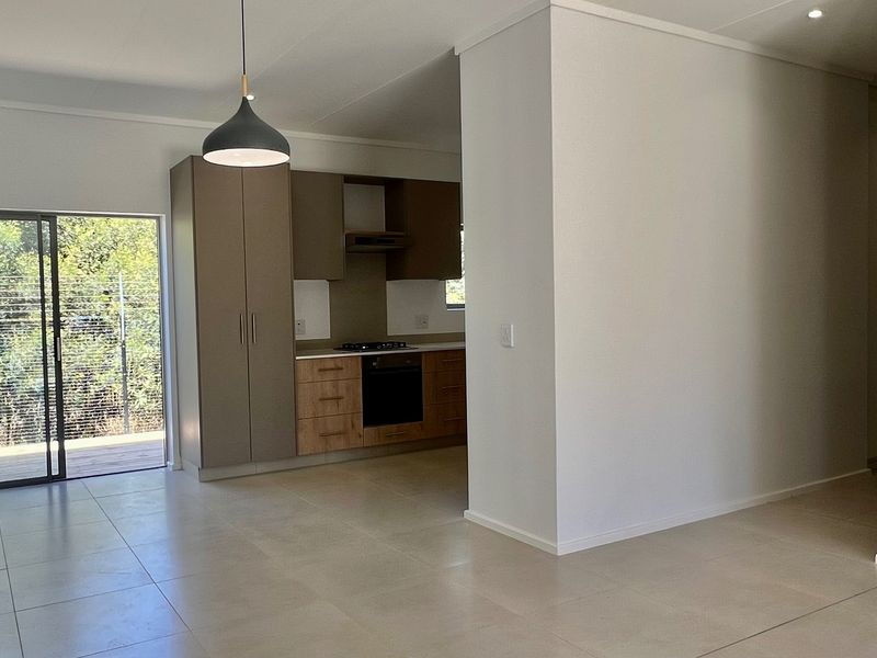 NEW THREE BEDROOM HOME IN DIEPKLOOF, MOOIKLOOF COUNTRY ESTATE, GEORGE - Photo 4