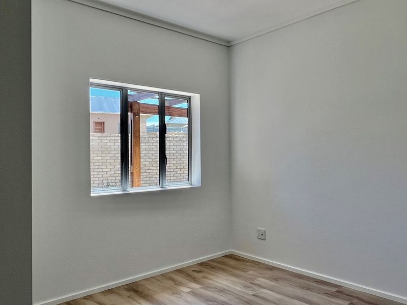 NEW THREE BEDROOM HOME IN DIEPKLOOF, MOOIKLOOF COUNTRY ESTATE, GEORGE - Photo 10