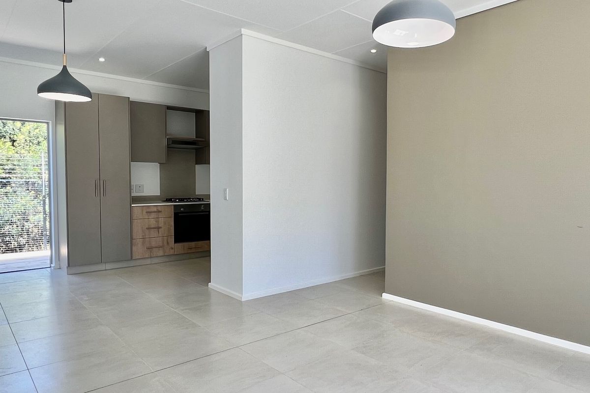 NEW THREE BEDROOM HOME IN DIEPKLOOF, MOOIKLOOF COUNTRY ESTATE, GEORGE - Photo 2