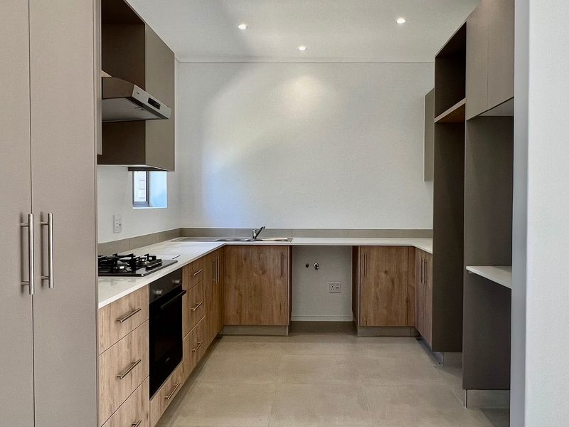 NEW THREE BEDROOM HOME IN DIEPKLOOF, MOOIKLOOF COUNTRY ESTATE, GEORGE - Photo 6