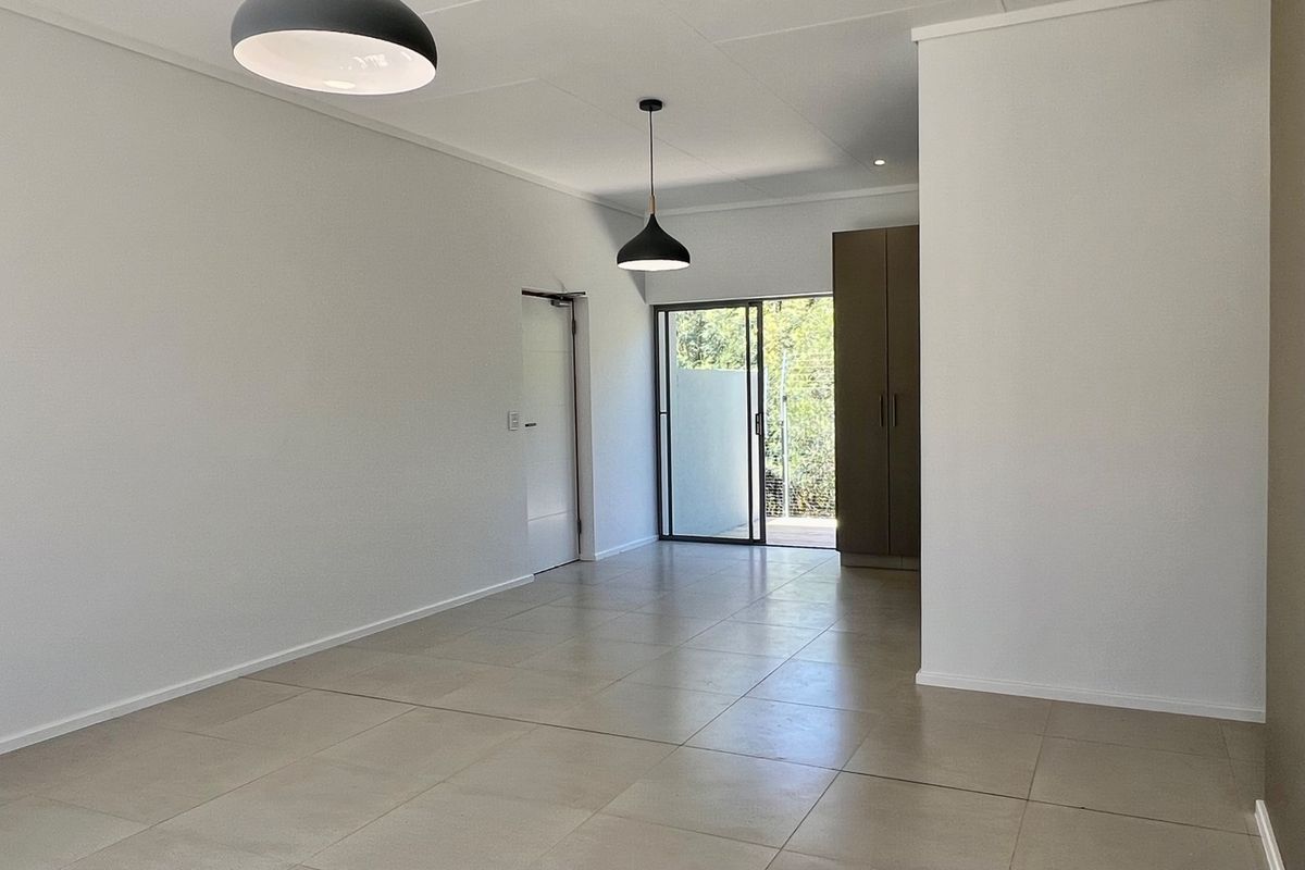 NEW THREE BEDROOM HOME IN DIEPKLOOF, MOOIKLOOF COUNTRY ESTATE, GEORGE - Photo 3