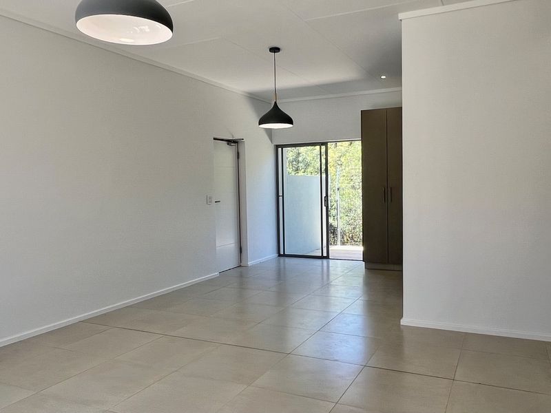 NEW THREE BEDROOM HOME IN DIEPKLOOF, MOOIKLOOF COUNTRY ESTATE, GEORGE - Photo 3