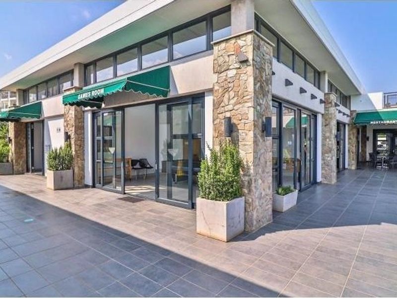 Modern 3-Bed Home with Pool and 24-Hour Security - Photo 4