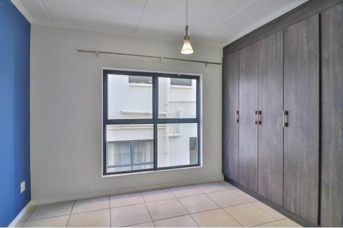 Modern 3-Bed Home with Pool and 24-Hour Security - Photo 3