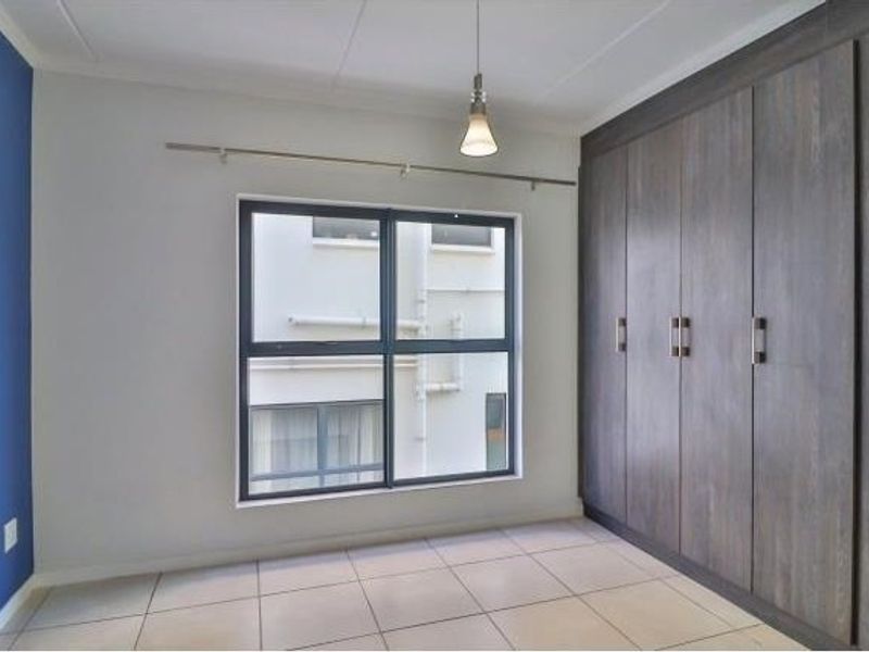 Modern 3-Bed Home with Pool and 24-Hour Security - Photo 3