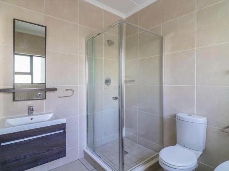 Modern 3-Bed Home with Pool and 24-Hour Security - Photo 7