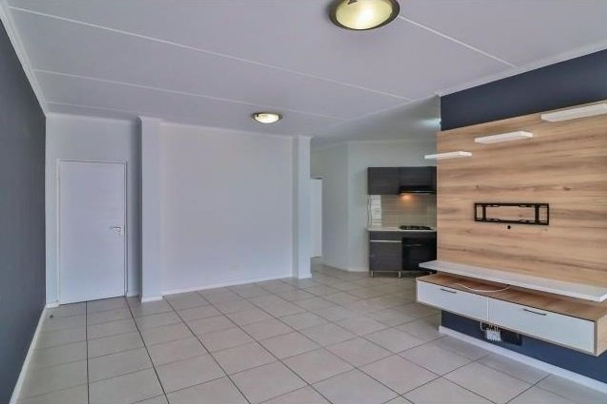 Modern 3-Bed Home with Pool and 24-Hour Security - Photo 5