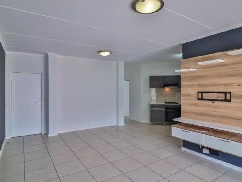 Modern 3-Bed Home with Pool and 24-Hour Security - Photo 5