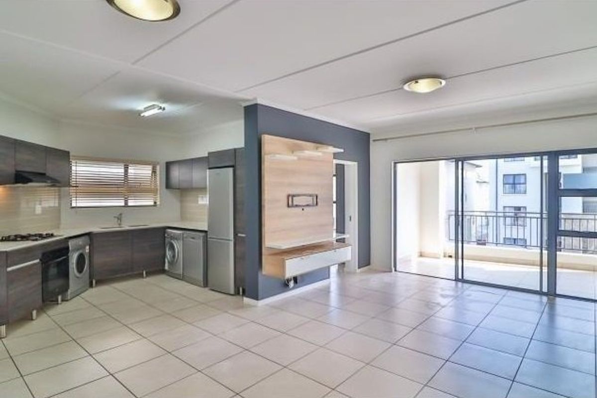 Modern 3-Bed Home with Pool and 24-Hour Security - Photo 2